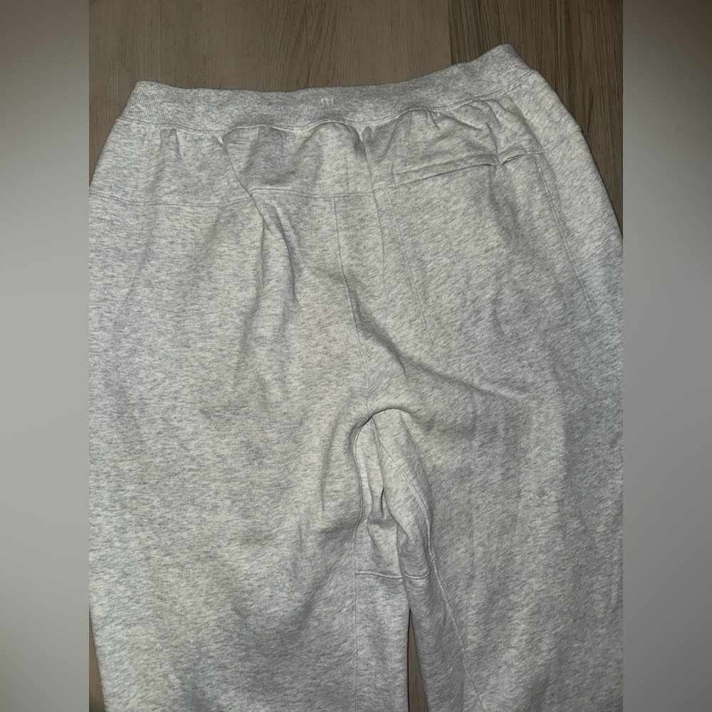 Lululemon Athletica Men’s Joggers - Picture 16 of 16
